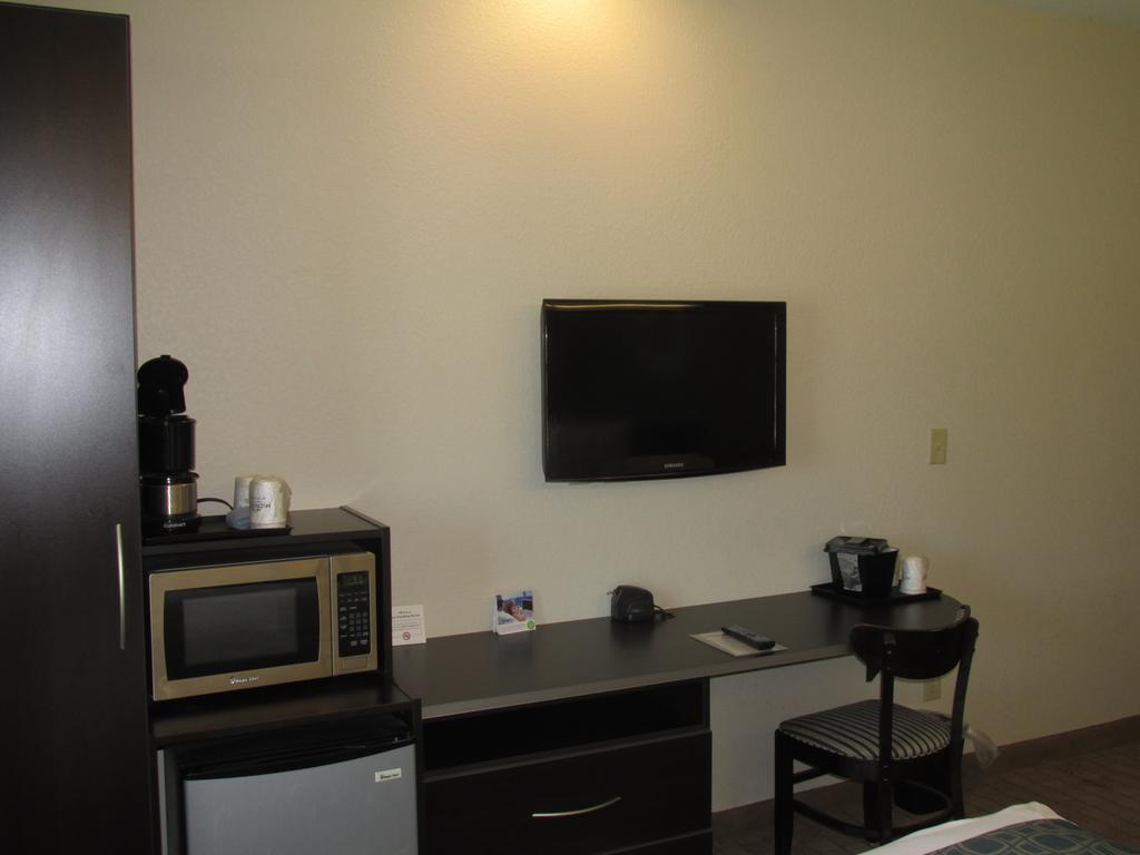 Microtel Inn & Suites Belle Chasse Esterno foto